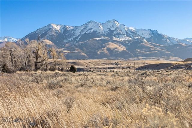 573 E River Rd, Emigrant, MT 59027