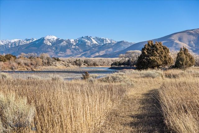 573 E River Rd, Emigrant, MT 59027