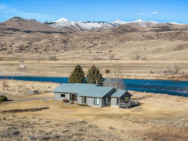 573 E River Rd, Emigrant, MT 59027
