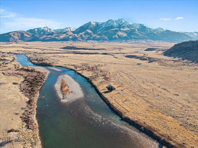 573 E River Rd, Emigrant, MT 59027