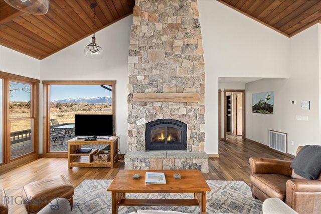 573 E River Rd, Emigrant, MT 59027