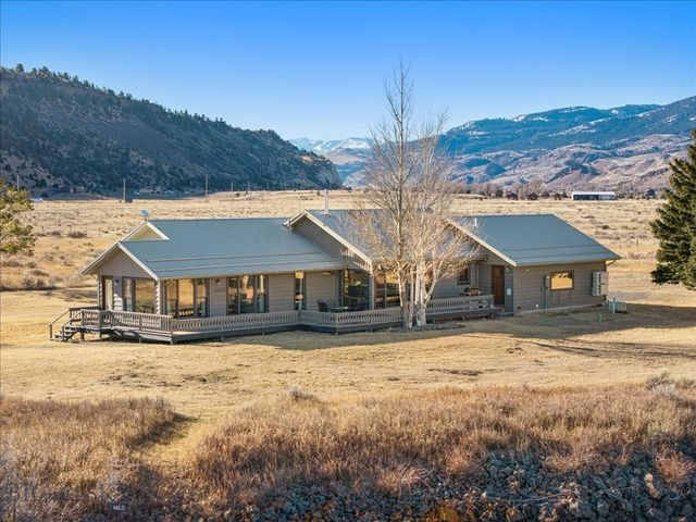 573 E River Rd, Emigrant, MT 59027