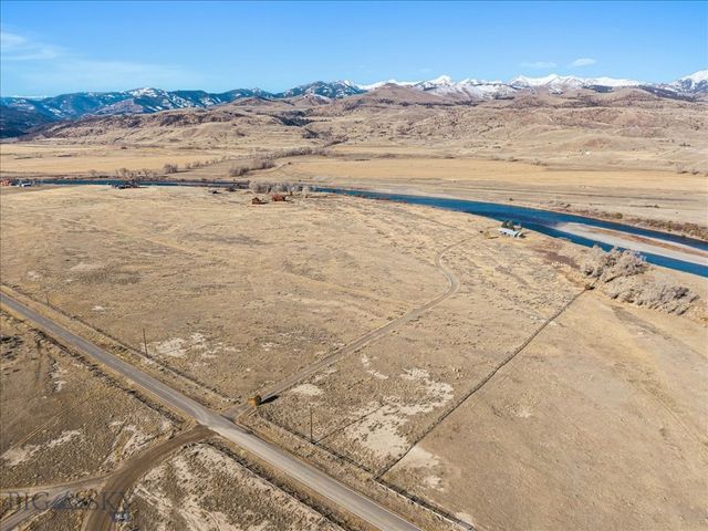 573 E River Rd, Emigrant, MT 59027