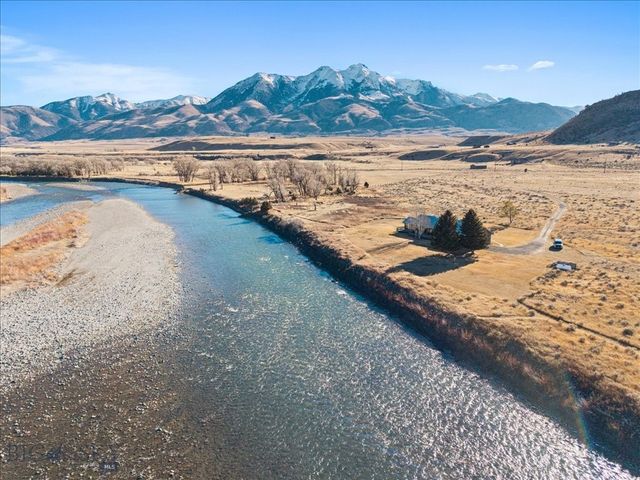573 E River Rd, Emigrant, MT 59027