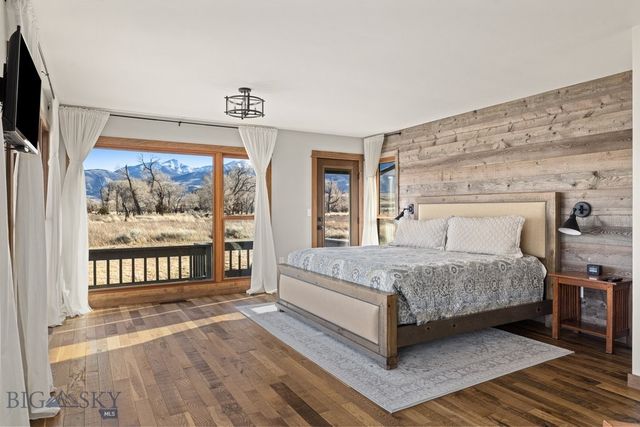 573 E River Rd, Emigrant, MT 59027