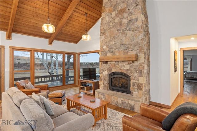 573 E River Rd, Emigrant, MT 59027