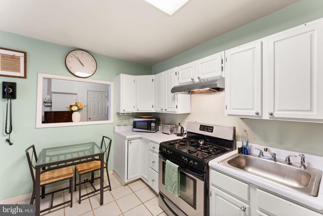 131 PEMBERTON ST, Philadelphia, PA 19147