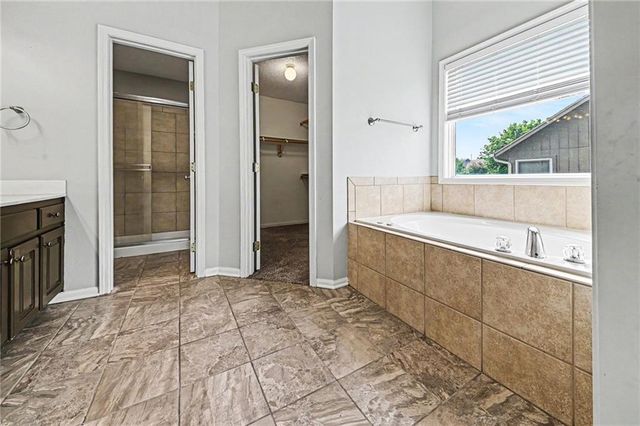 891 S Clearwater Creek Drive, Olathe, KS 66061