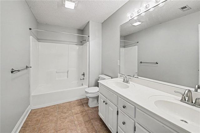 891 S Clearwater Creek Drive, Olathe, KS 66061