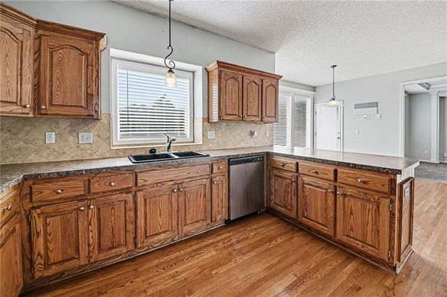891 S Clearwater Creek Drive, Olathe, KS 66061