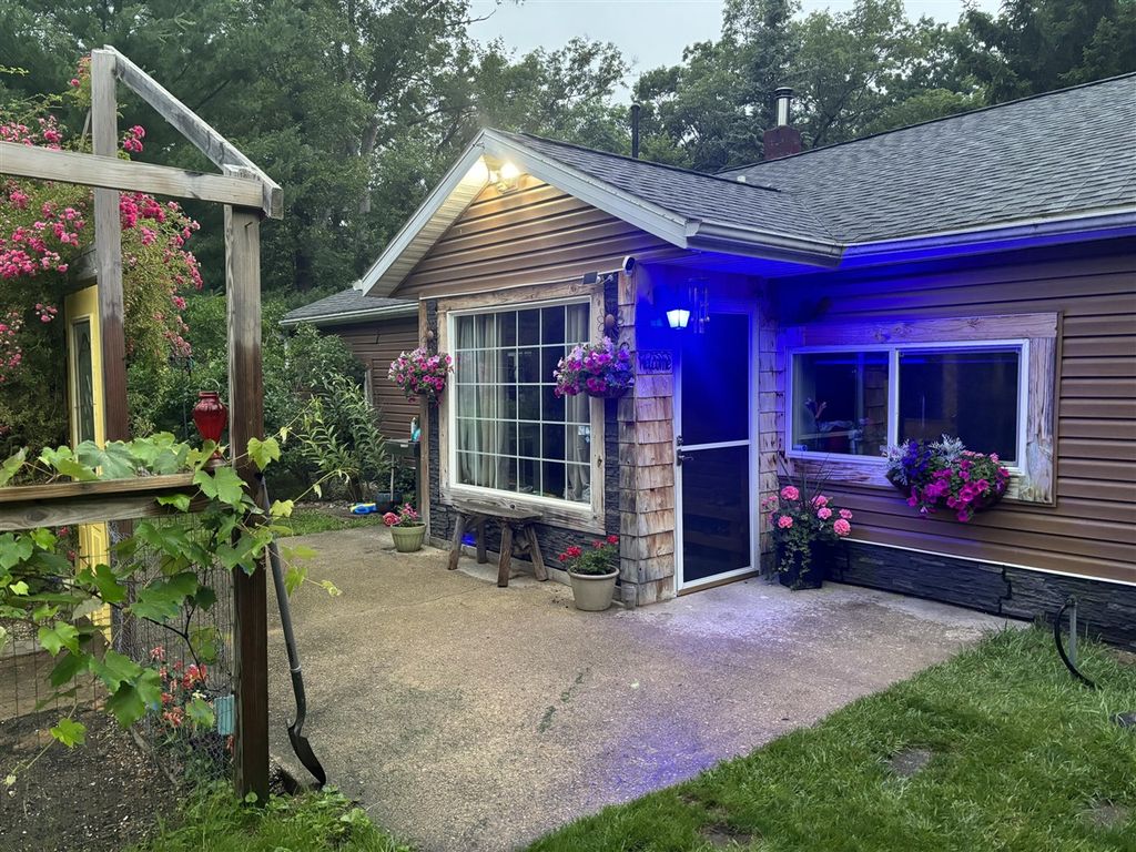 125 W Ashland Road, Twin Lake, MI 49457