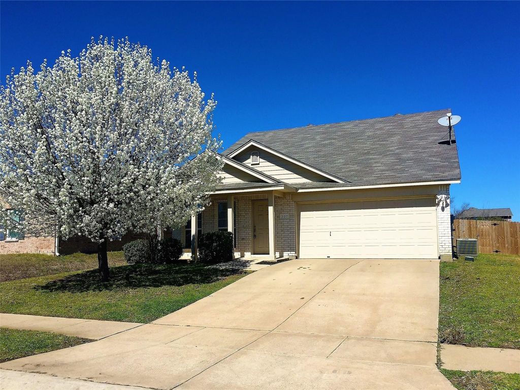 307 Quail Crossing Drive, Sanger, TX 76266