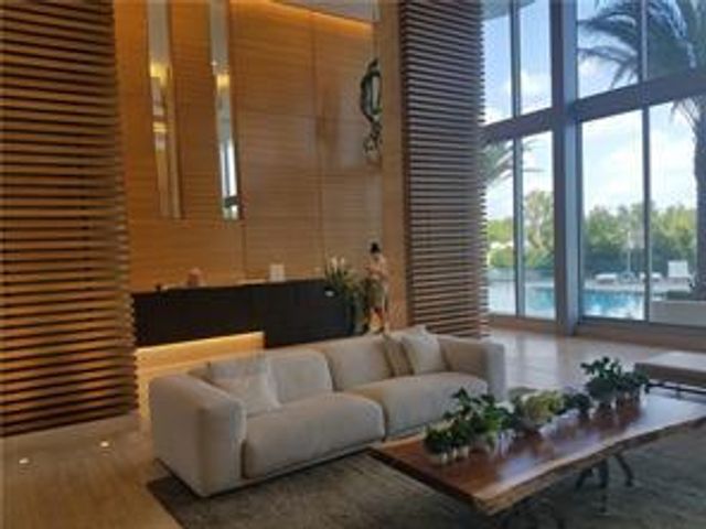 16385 Biscayne Boulevard 1018, North Miami Beach, FL 33160