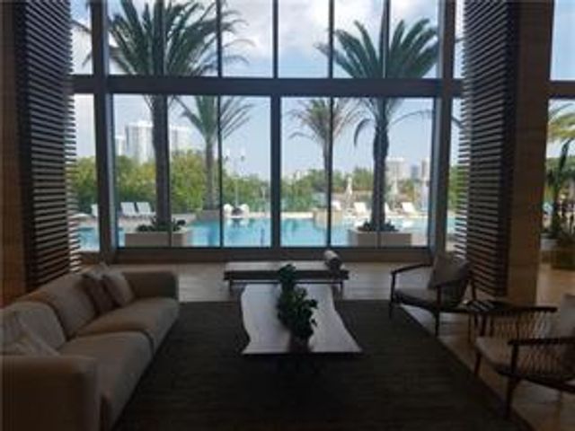 16385 Biscayne Boulevard 1018, North Miami Beach, FL 33160