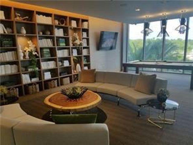 16385 Biscayne Boulevard 1018, North Miami Beach, FL 33160