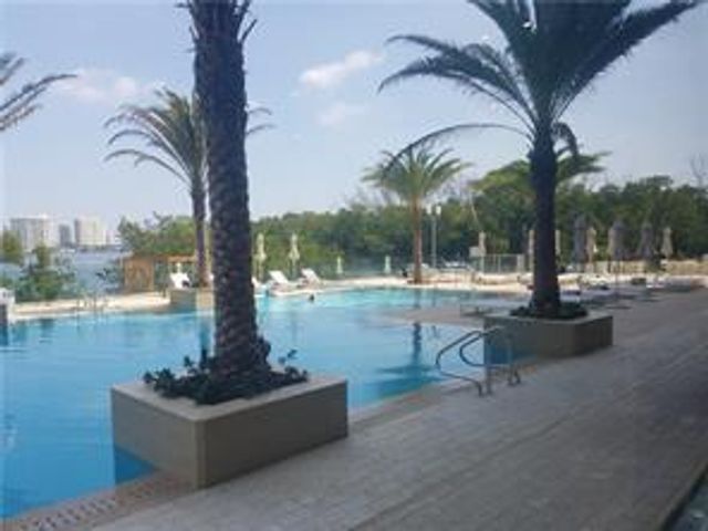 16385 Biscayne Boulevard 1018, North Miami Beach, FL 33160