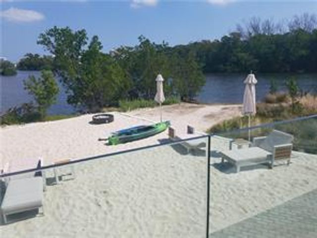 16385 Biscayne Boulevard 1018, North Miami Beach, FL 33160