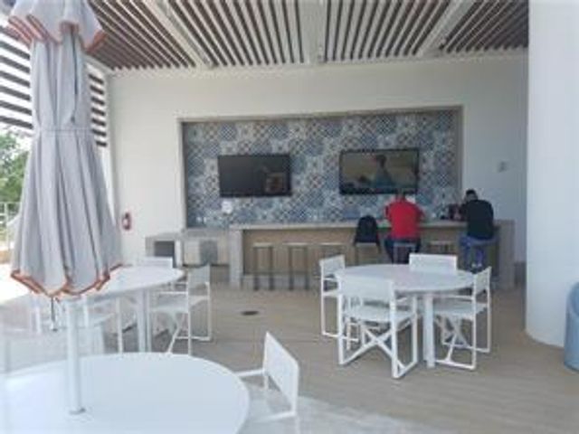 16385 Biscayne Boulevard 1018, North Miami Beach, FL 33160