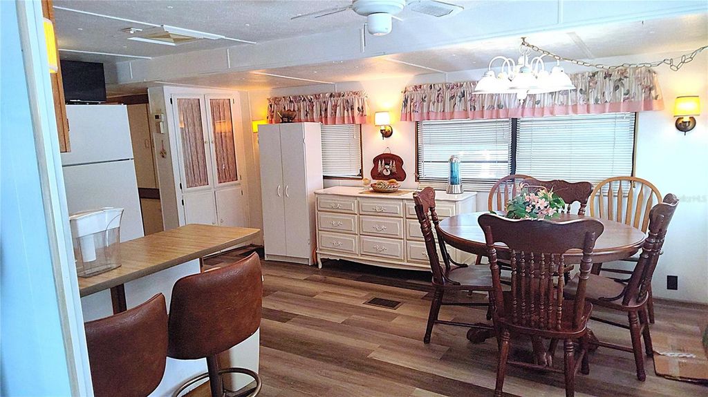 Image 3 of property listing at 3300 26TH AVENUE E 201, Bradenton, FL 34208