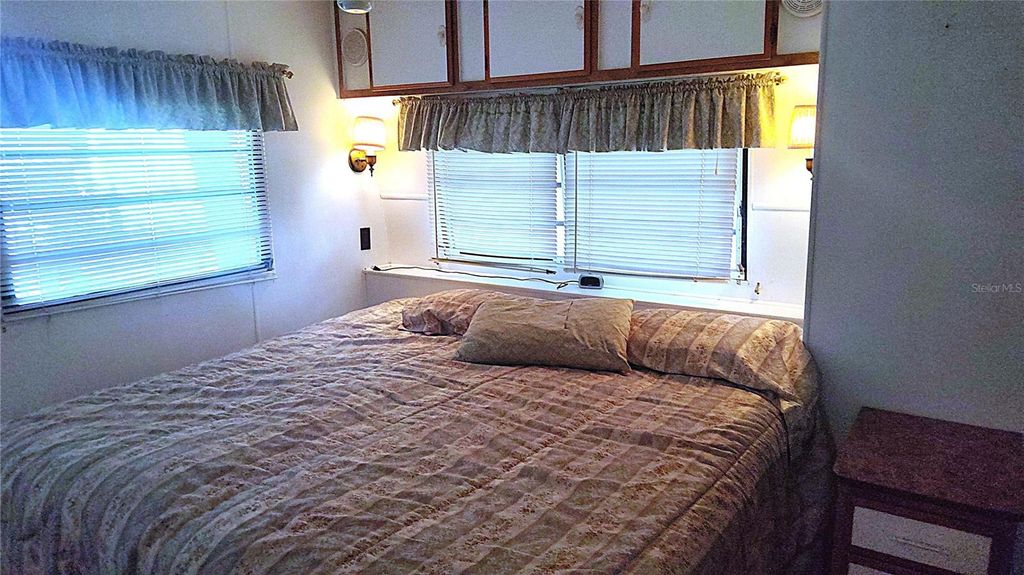 Image 8 of property listing at 3300 26TH AVENUE E 201, Bradenton, FL 34208