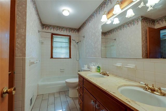 3515 S Park Avenue, Independence, MO 64052
