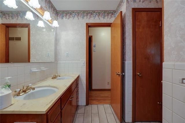 3515 S Park Avenue, Independence, MO 64052