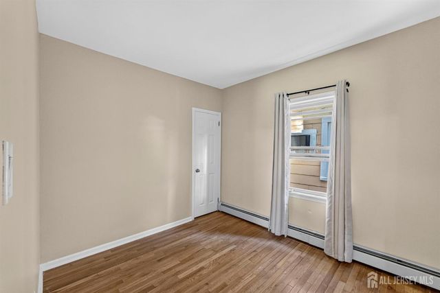 32 S 7th Avenue S, Highland Park, NJ 08904