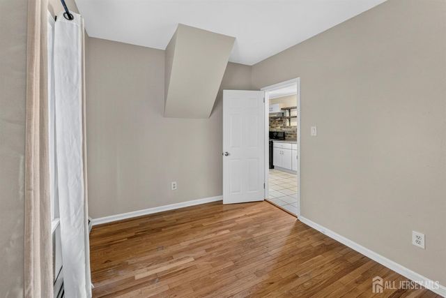 32 S 7th Avenue S, Highland Park, NJ 08904