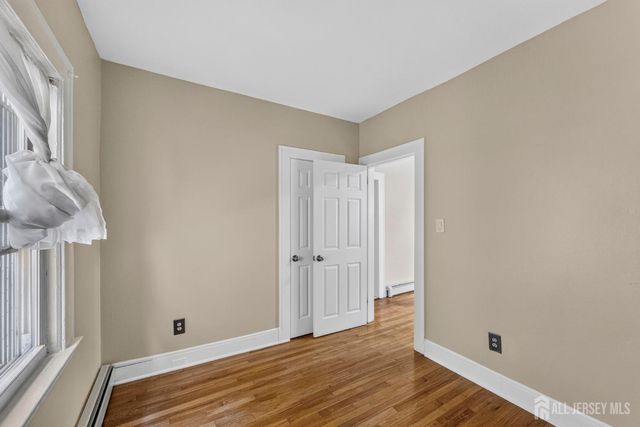 32 S 7th Avenue S, Highland Park, NJ 08904