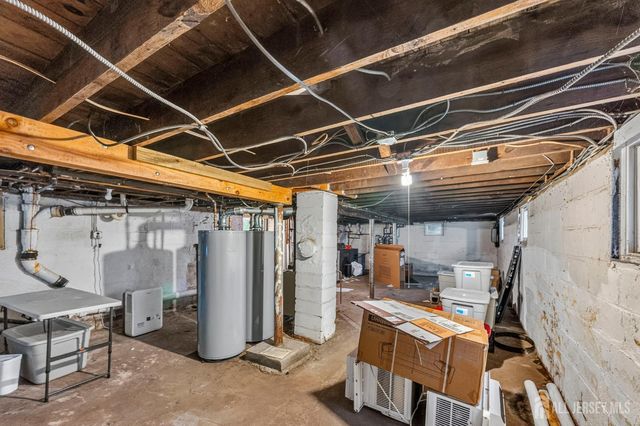 32 S 7th Avenue S, Highland Park, NJ 08904