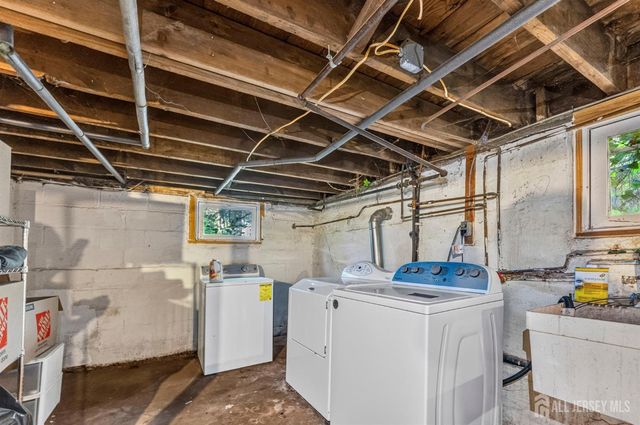 32 S 7th Avenue S, Highland Park, NJ 08904