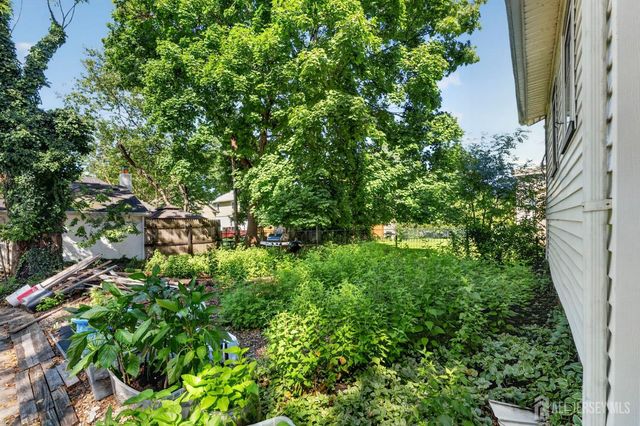32 S 7th Avenue S, Highland Park, NJ 08904
