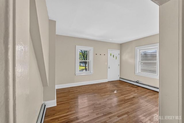 32 S 7th Avenue S, Highland Park, NJ 08904
