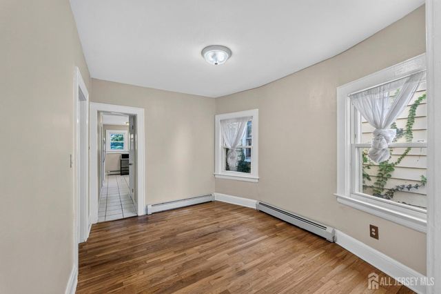 32 S 7th Avenue S, Highland Park, NJ 08904