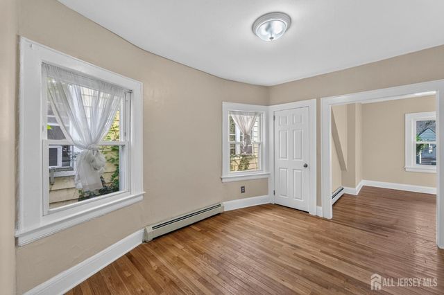 32 S 7th Avenue S, Highland Park, NJ 08904