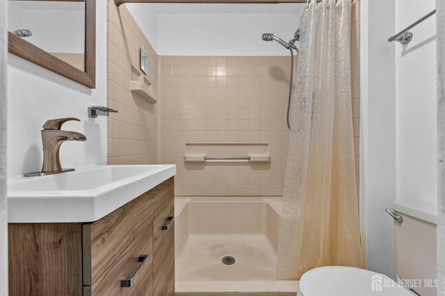 32 S 7th Avenue S, Highland Park, NJ 08904