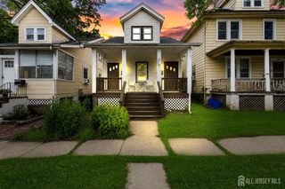 32 S 7th Avenue S, Highland Park, NJ 08904