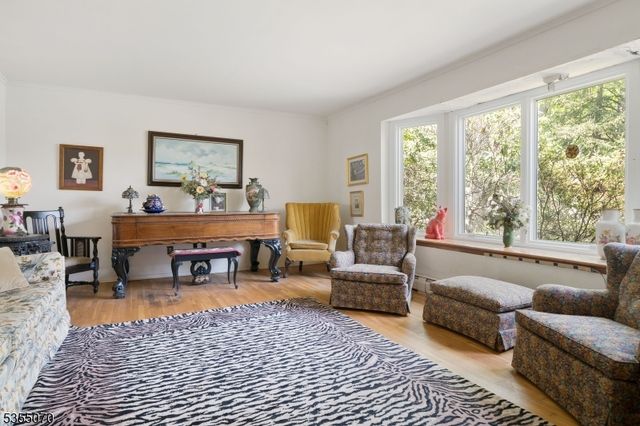 2 Woods End Rd, Parsippany-troy Hills Twp., NJ 07950