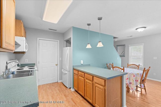 2832 Mildred Street, Lansing, MI 48906