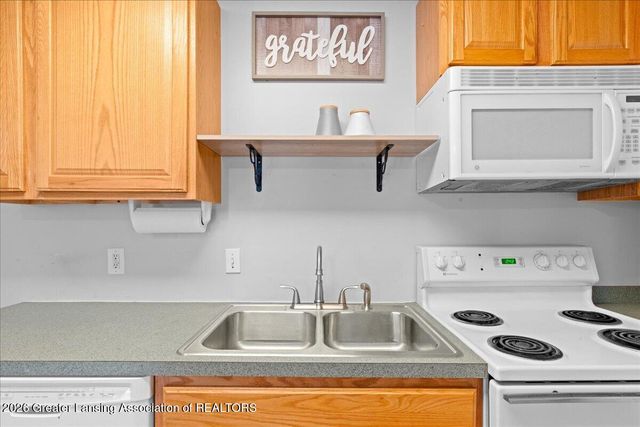 2832 Mildred Street, Lansing, MI 48906