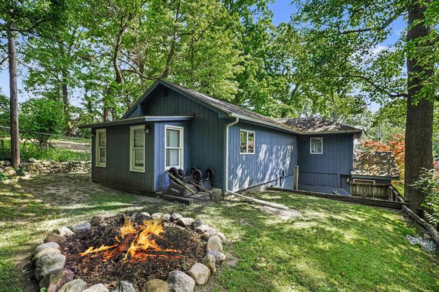 11230 Lakeshore Drive, Fabius Twp, MI 49093