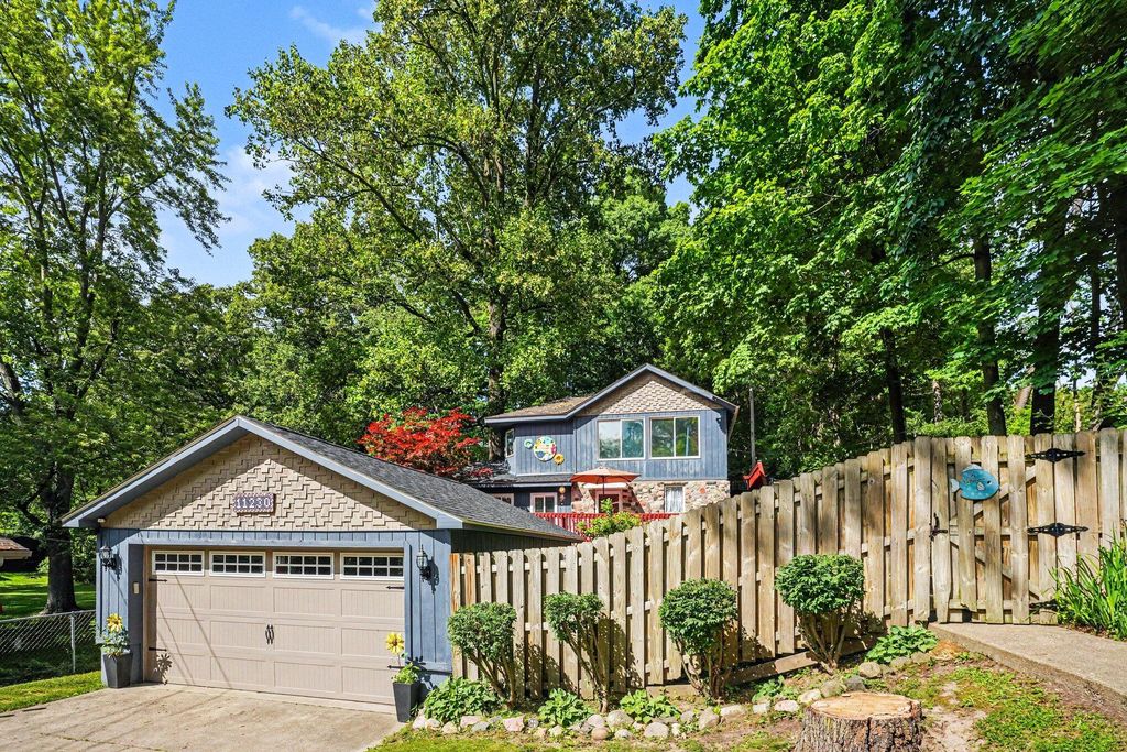 11230 Lakeshore Drive, Fabius Twp, MI 49093