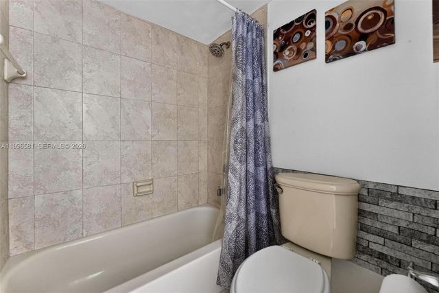 20015 NE 3rd Court 6, Miami, FL 33179