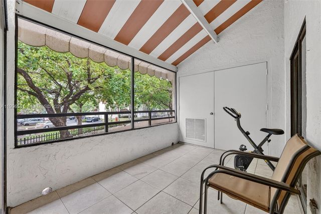 20015 NE 3rd Court 6, Miami, FL 33179