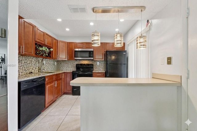 20015 NE 3rd Court 6, Miami, FL 33179