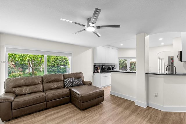 6014 SW 160th Avenue, Miami, FL 33193