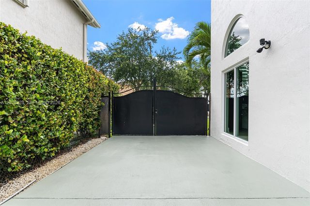 6014 SW 160th Avenue, Miami, FL 33193