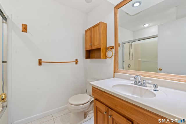 170 Beacon Hill Common 170, Beacon Falls, CT 06403