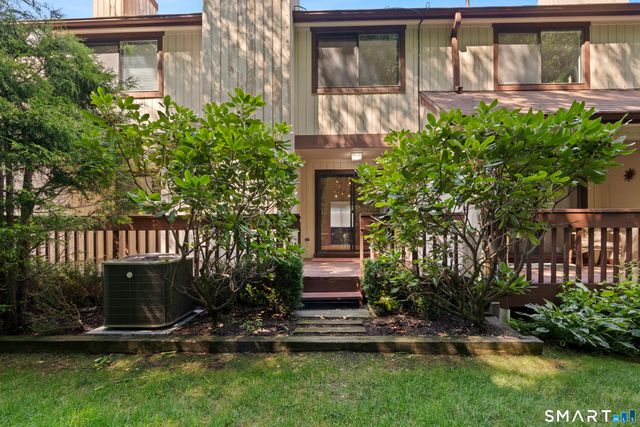 170 Beacon Hill Common 170, Beacon Falls, CT 06403