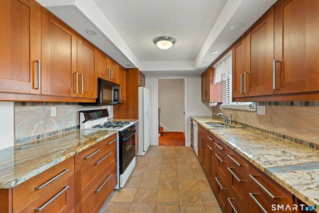 170 Beacon Hill Common 170, Beacon Falls, CT 06403